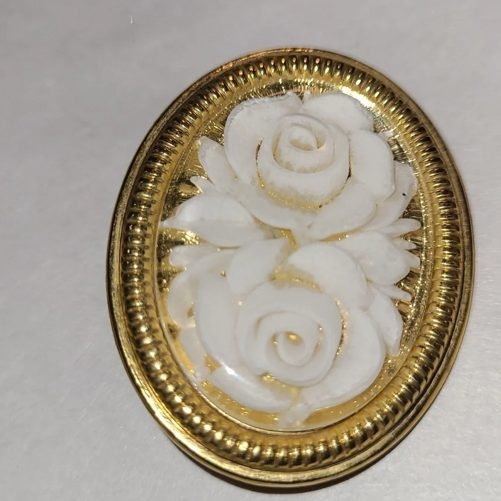 Women's Vintage Brooches Bundle
